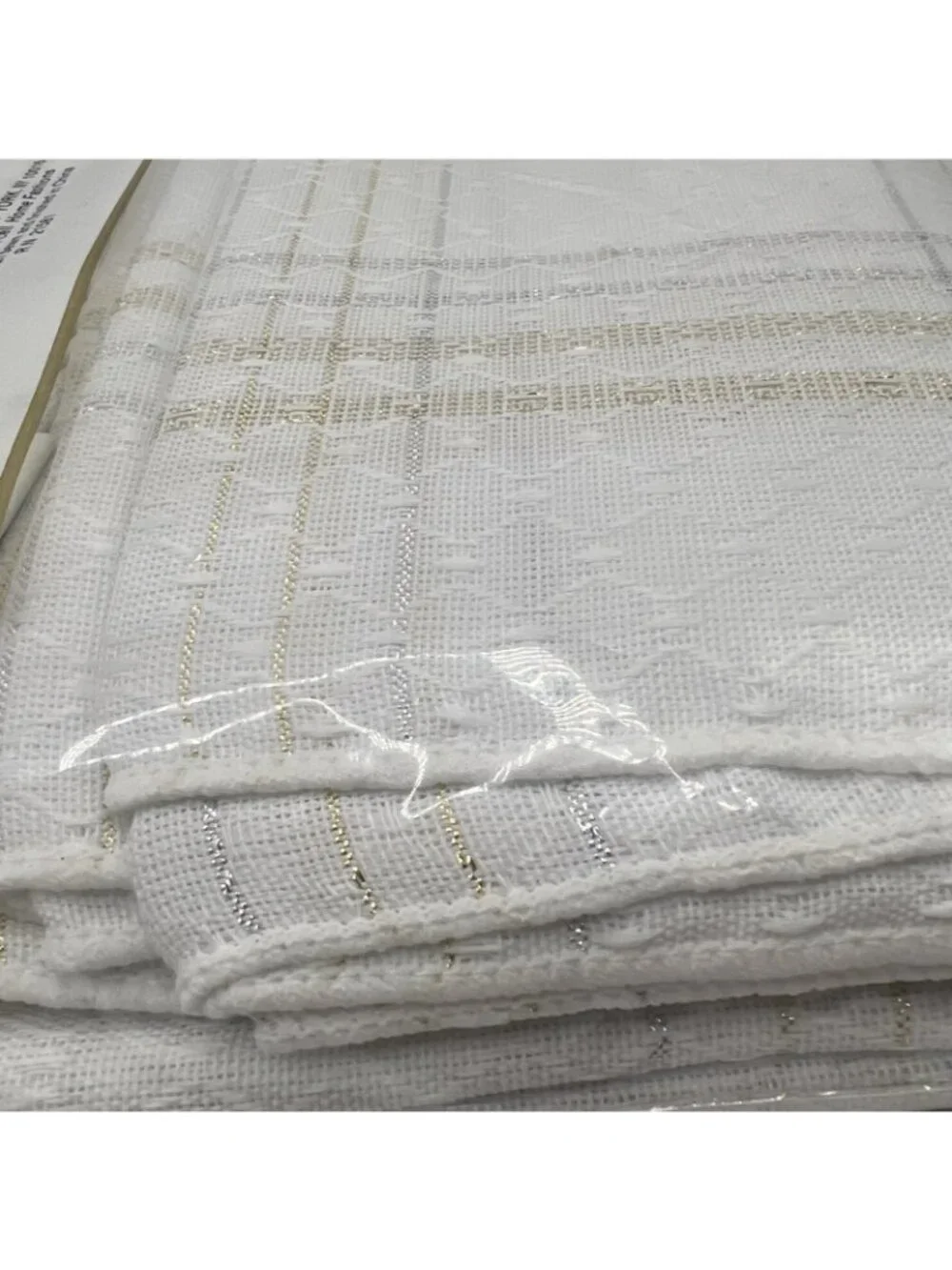 Kemp & Beatley Tablecloth White Woven Gold Silver 70 In Round 6 Napkins